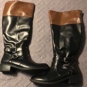 Arizona women’s black and brown zip up boots